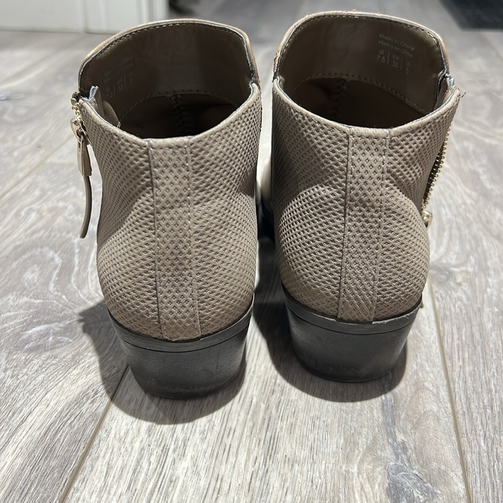 Call it Spring Boots - Picture 5 of 5
